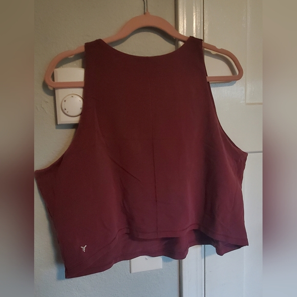 Cropped Athletic Tank - Picture 2 of 3